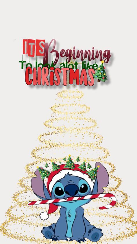 You can see a grey background, a Christmas tree, stitch in a Christmas costume and a quote Stitch Xmas Wallpaper, Stitch Wallpaper Crismas, It’s Beginning To Look A Lot Like Christmas Wallpaper, Cute Stitch Christmas Wallpaper, Phone Backgrounds Christmas Aesthetic, Iphone Ios 16 Wallpaper Ideas, Stitch Christmas Wallpaper, Quotes Stitch, Christmas Countdown Wallpaper