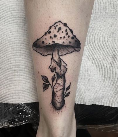 Two Hands Tattoo, Mushroom Tattoo Ideas, Snail Tattoo, Gotik Tattoo, Mushroom Tattoo, Hippie Tattoo, Mushroom Tattoos, Wicked Tattoos, Inspiration Tattoos