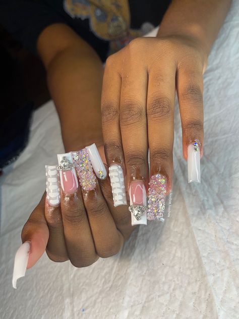 White freestyle nails 💓 Freestyle Nails Medium, White Freestyle Nails Acrylic, Medium Freestyle Nails, White Junk Nails, Freestyle Nails, Fye Nails, Fresh Nail, Junk Nails, Girly Acrylic