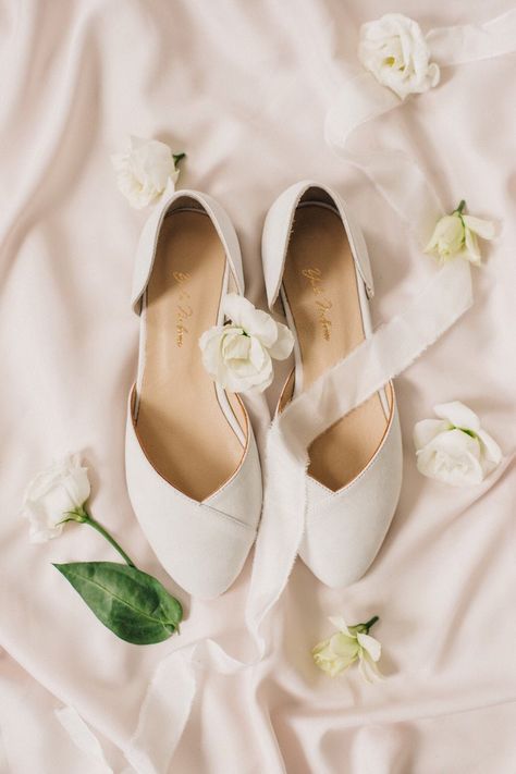 Low Wedding Shoes, Comfortable Wedding Flats, Wedding Flats For Bride, Bridal Ballet Flats, Bride Flats, Wedding Shoes White, Wedding Ballet Flats, White Ballet Flats, Wedding Shoes Comfortable