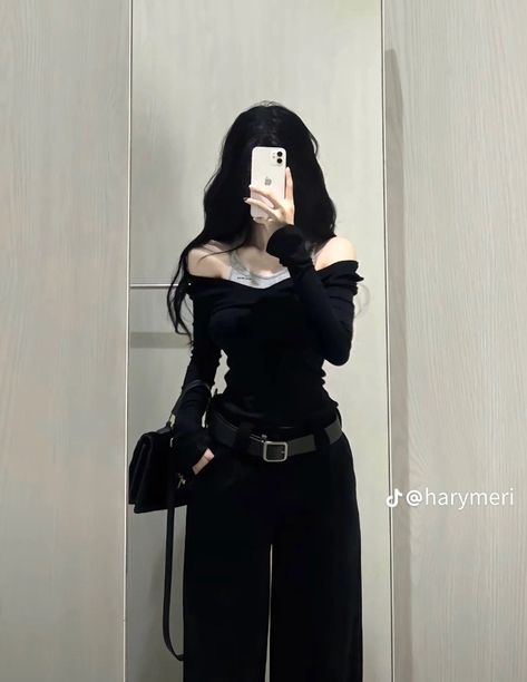 Korean Shoulders, Cool All Black Outfits, Chopstick Legs Outfit, Korean Casual Outfits, Concept Clothing, Rose Style, Asian Outfits, Kpop Fashion Outfits, Korean Outfits