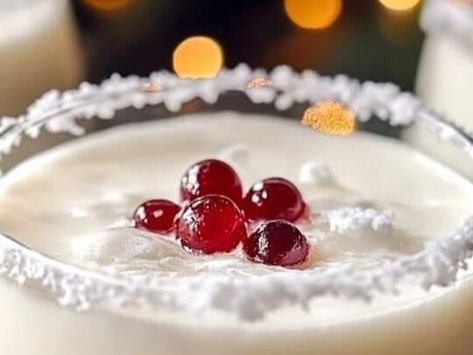 Celebrate the Season with This Festive White Christmas Punch - NewsBreak White Christmas Punch, Holiday Punch Recipe, Christmas Pudding Recipes, Lemon Pie Recipe, Cake Dip, White Cranberry Juice, Christmas Punch Recipes, Coconut Cake Recipe, Sweet Potato Recipes Casserole