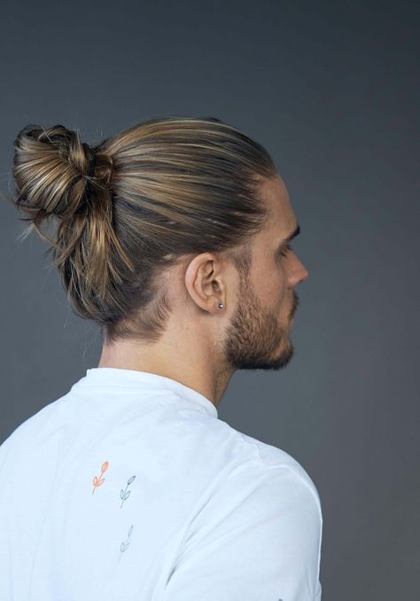 Man Bun Straight Hair, Mens Bun Hairstyles, Men Long Hair Ponytail, Man Hair Bun, Long Hair Undercut Mens, Man Bun Aesthetic, Ponytail Hairstyles Men, Mens Long Hair Undercut, Long Hair Fade