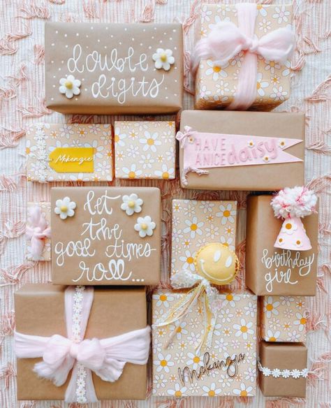 Birthday Wrapping Ideas, Hippie Birthday, Daisy Party, Birthday Goals, Gift Wrapping Ideas, Gift Wrapping Inspiration, Birthday Gift Wrapping, Paper Wrapping, Creative Gift Wrapping