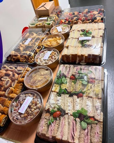 💫 CORPORATE CATERING 💫 Want something different? a traditional spread? Breakfast/brunch? Canapés for an event? Individual grazing boxes? Sandwich platters? I’ve got you covered! 🎯 Pop me a message to discuss your requirements! ✉️ #grazing #grazingtable #grazingtables #grazingplatter #grazingplatters #grazingboard #graze #grazeboard #grazetable #grazetables #grazeplatters #grazeplatter #eventcatering #eventcaterer #weddingcatering #weddingcaterer #weddingsupplier #creativecatering #creati... Corporate Catering Ideas Lunches, Corporate Catering Ideas, Individual Grazing Boxes, Sandwiches Catering, Sandwich Catering, Sandwich Platters, Grazing Boxes, Sandwich Platter, Corporate Catering