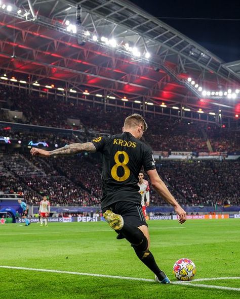 UEFA Champions League on Instagram: "Corner kick 📸😍   #UCL" Instagram Corner, Body Workout Plan, Toni Kroos, Football Wallpaper, Uefa Champions League, Champions League, Real Madrid, Madrid, Football