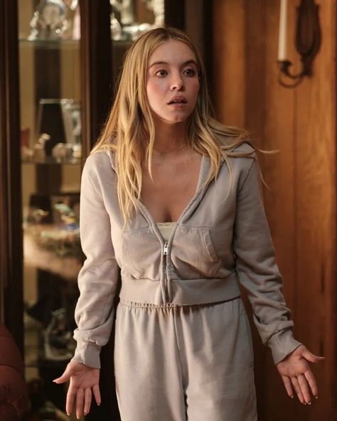 Cassie Outfits, Sydney Sweeney Euphoria, 2000s Girls, Grey Sweatsuit, Euphoria Clothing, Angel Delight, Cassie Howard, Black Cutout Dress, Barbie Ferreira