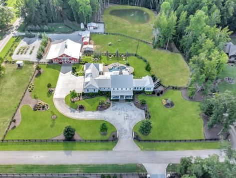 6 Acre Georgia Estate With Entertainment Barn & Pond (PHOTOS) Family Compound Ideas Layout, Lake Backyard, Rambler Remodel, Acreage Landscaping, Family Compound, Homes Of The Rich, Farm Layout, Modern Backyard Landscaping, Party Barn