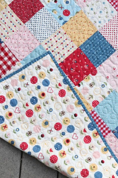 Gretel + A New Quilt Pattern: Fraulein - Diary of a Quilter - a quilt blog Scrappy Patchwork, Quilt Corners, Sewing Project Ideas, Diary Of A Quilter, Baby Quilt Tutorials, Charm Pack Quilts, Amy Smart, Quilt Tutorial, Quilt Binding