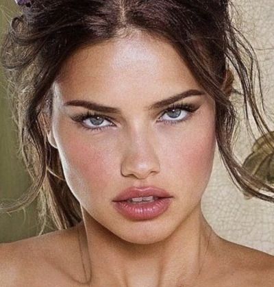 Adriana Lima Face, Adrian Lima, Adriana Lima Makeup, Adriana Lima Young, Adriana Lima Style, Smink Inspiration, Model Aesthetic, Victoria Secret Angels, Victoria Secrets