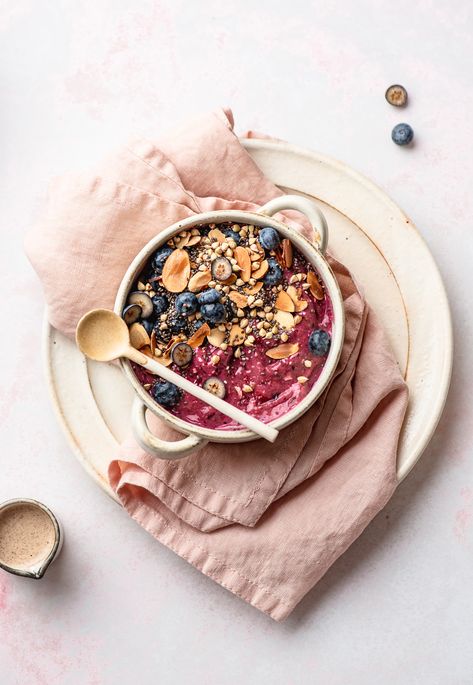 Smoothie Bowl Photography Food Styling, Smoothie Food Photography, Acai Bowl Photography, Easy Berry Smoothie, Bowl Food Photography, Smoothie Photography, Healthy Drink Recipes Smoothies, Frozen Berry Smoothie, Bowl Photography