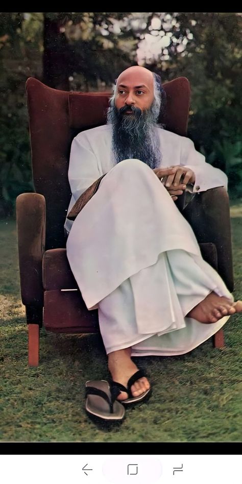 Osho Wallpaper Hd, Osho Images Hd, Osho Photos, Arte Yoga, Hd Dark Wallpapers, Hand Reflexology, Iphone Dynamic Wallpaper, Good Photo Editing Apps, Guru Purnima