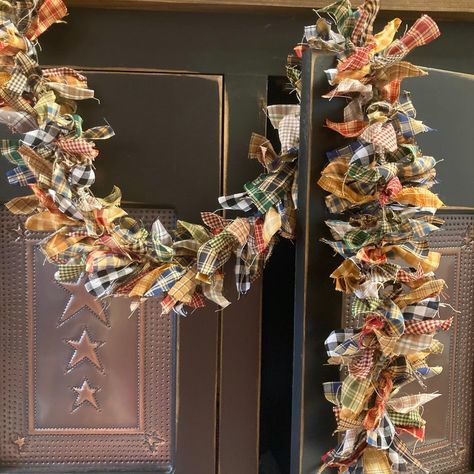 Primitive Country Crafts, Garland Halloween, Thanksgiving Crafts Diy, Country Primitive Decor, Valentine Garland, Rag Garland, Easter Garland, Halloween Garland, Homespun Fabric