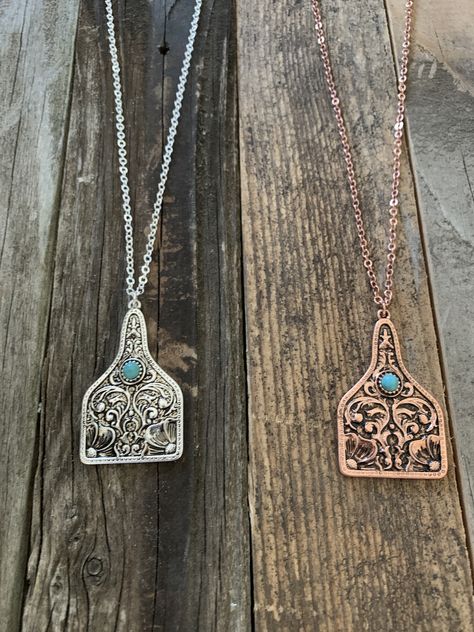 "Chain is 16\" long with a 3\" extension. Cow tag pendant is 1.5\". Please specify color, copper or silver." Cow Tag Necklace, Abby Core, Western Fashion Jewelry, Southern Jewelry, Rodeo Jewelry, Cow Tag, Cowgirl Accessories, Country Jewelry, Western Necklaces