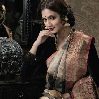 Bengali Fashion, Saree Shoot, Nusrat Jahan, Father Of The Bride Outfit, Bengali Culture, Bengali Saree, Bengali Bride, Desi Aesthetic, Indian Photoshoot