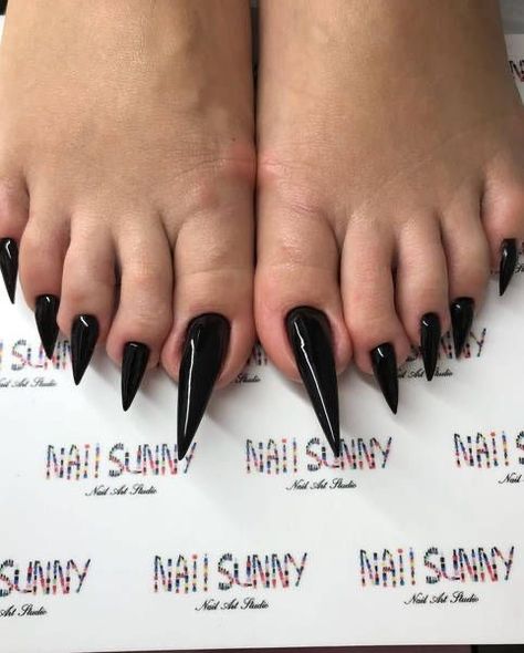 Natural Looking Nails, Long Toenails, Acrylic Toe Nails, Acrylic Toes, Nail Art Studio, Summer Toe Nails, Nail Art For Beginners, Crazy Nails, Short Nail Designs