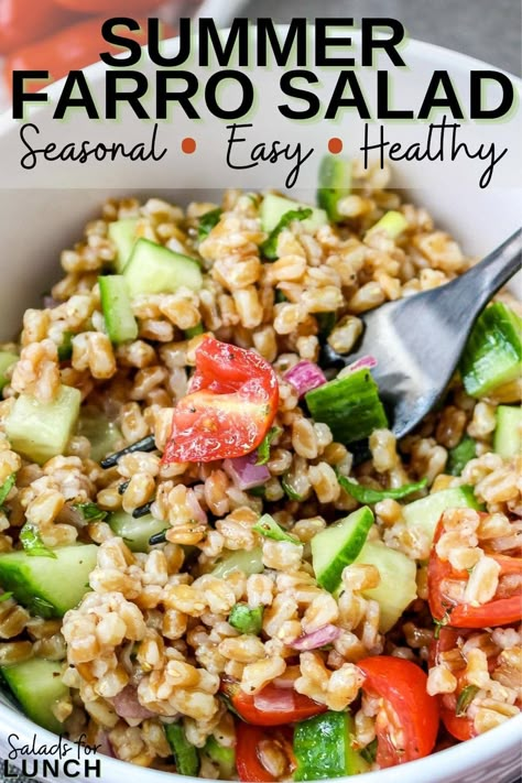 Easy Farro Summer Salad Grain Salad Recipes, Farro Salad Recipes, Healthy Lunch Salad, Farro Recipes, Potluck Side Dishes, Farro Salad, Superfood Salad, Easy Mediterranean Diet Recipes, Summer Salad Recipes