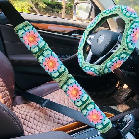 UniqueWeaveShop - Etsy Austria Flower Steering Wheel Cover, Crochet Car, Crochet Cute, Crochet Stars, Cute Car Accessories, Seat Belt Cover, Flower Crochet, Steering Wheels