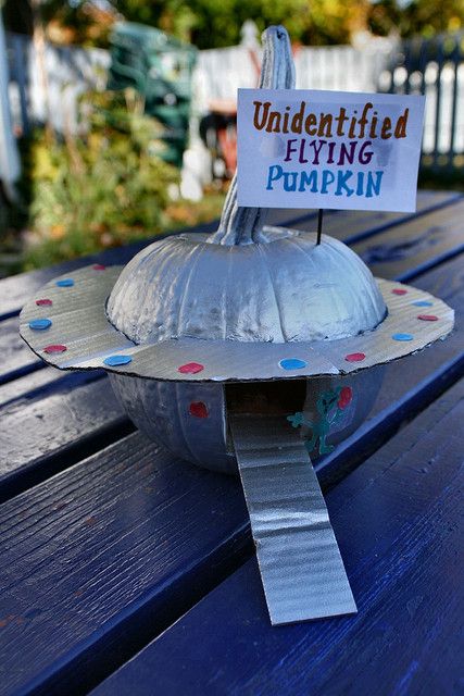 Spaceship Pumpkin Decorating, Space Pumpkin Painting, Ufo Pumpkin Decorating, Baby Pumpkin Painting Ideas, Spaceship Pumpkin, Baby Pumpkin Painting, No Carve Pumpkin Decorating Contest Winners, Ufo Pumpkin, No Carve Pumpkin Decorating Contest