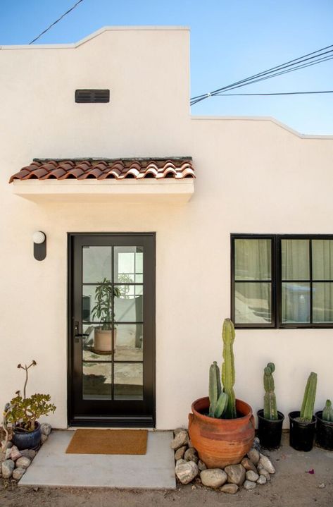 Spanish Bungalow Interior, Small Mediterranean House, Spanish House Exterior, Spanish Style Mansion, Spanish Bungalow, Spanish Modern, Bungalow Exterior, Open Living Area, Eagle Rock