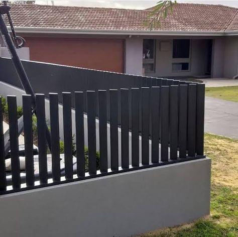 Beach House Fence, Restaurant Exterior Design, Fence Wall Design, Yard Gate, Modern Stair Railing, Restaurant Exterior, House Fence, House Fence Design, Modern Fence Design