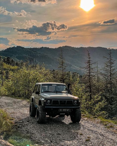 Nissan Gq Patrol, Car In Nature, Patrol Car, Car Nature, Patrol Nissan, Nissan Patrol Wallpaper, Nissan Patrol Y60 Offroad, Y60 Patrol, Nissan Patrol Offroad