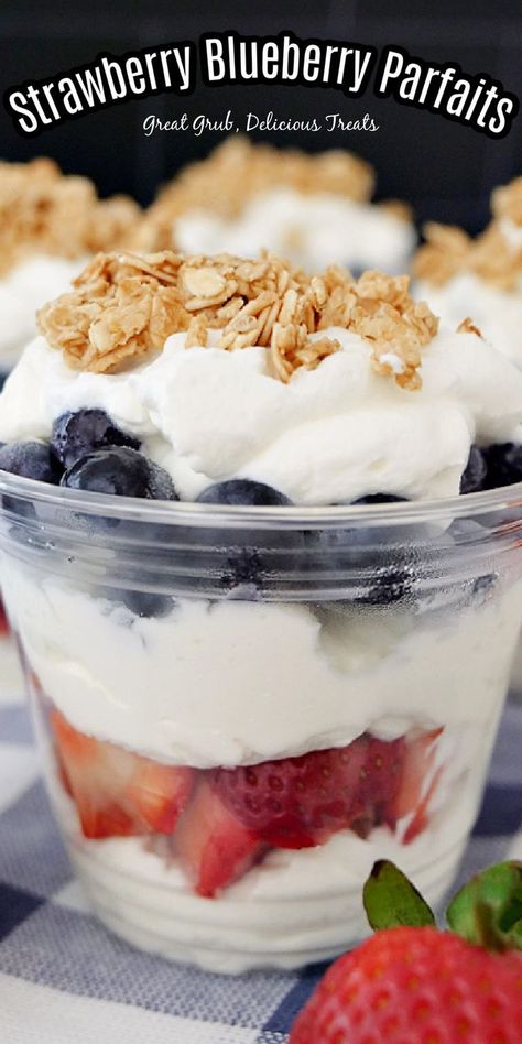 Closeup shot of strawberry blueberry parfait in clear glass. Berry Parfait Dessert, Fruit Parfait Recipes, Blueberry Parfait, Whipped Cream Desserts, Strawberries And Blueberries, Strawberry Parfait, Strawberry Treats, Berry Parfait, Parfait Desserts