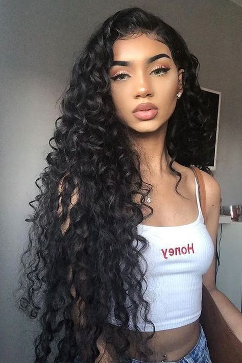 myslady Instagram Baddie, Curly Hair With Bangs, Curly Bob Hairstyles, Casual Hairstyles, Trending Hairstyles, Side Part, Long Curly Hair, Long Curly, Smooth Hair