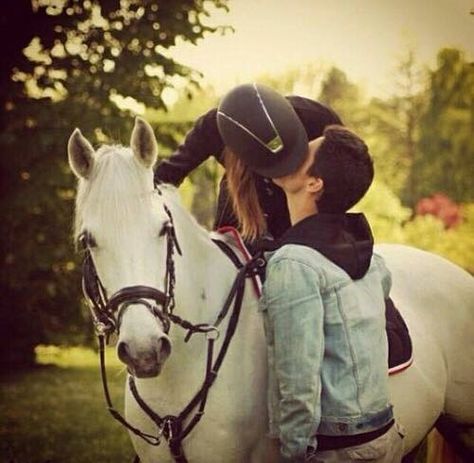 Kiss from stables Horse Couple, Horse Riding Aesthetic, Equestrian Aesthetic, Horse Aesthetic, Horse Quotes, Equestrian Life, Cute Horses, Horse Life, Horse Training