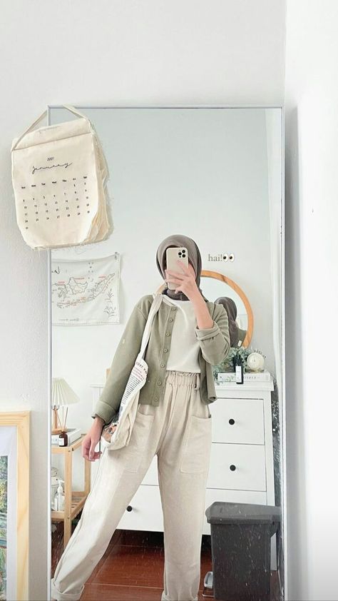 Earth Tone Hijab Outfit, Outfit Cardigan Hijab, Outfit Earth Tones, Cardigan Outfit Hijab, Kuliah Outfit, Pose Ootd, Outfit Hijab Simple, Earth Tone Outfits, Outfit Ngampus