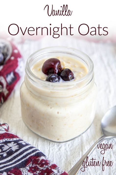 These Vanilla Overnight Oats are sweet and rich. Reminiscent of vanilla pudding, they're simple, easy, and perfect for meal prepping! Vanilla Overnight Oats, Chocolate Overnight Oats, Vegan Overnight Oats, Vegan Snack Recipes, Vegan Lunch Recipes, Vegan Yogurt, Overnight Oats Recipe, Oats Recipes, Breakfast Cookies