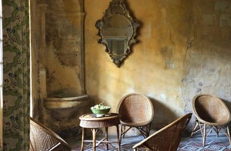 3 Instagram accounts for unique antique shopping - American Vintage Rustic Italian Home, Italian Interior Design, Italian Interior, Rustic Italian, Italian Decor, Modern Restaurant, Bohol, Restaurant Interior Design, Scandinavian Home