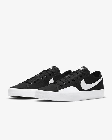 Nike Sb Blazer Low, Blazer Court, Nike Sb Shoes, Black White Shoes, Nike Sb Blazer, Fly Shoes, Blazer Low, 95 Nike, Black And White Shoes