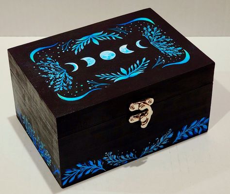 Handpainted trinket box, wooden trinket box, wooden jewelry box, handpainted jewerly box, wooden box art, spice box, witch box, unique gifts, gifts, cottage core gifts, altar box. Painted Trinket Boxes, Witch Boxes Painted, Wood Box Painting Ideas For Boyfriend, Wooden Boxes For Gifts, Wooden Chest Paint Ideas, Painted Jewelry Boxes Ideas, Cute Painted Boxes Ideas, Wooden Jewelry Box Painting Ideas, Box Decoration Ideas Painting