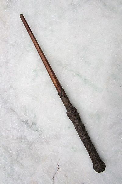 Harry Potter Stick, Wand Tutorial, Wand Diy, Dragon Heartstring, Wooden Wand, Harry Potter Cosplay, Wizard Wand, Buku Harry Potter, Wood Core