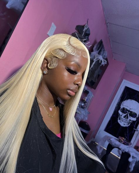 Blonde Weave, 13x6 Lace Frontal Wig, Claw Clip Hairstyles, Frontal Wig Hairstyles, Lace Fronts, Classy Hairstyles, Weave Styles, Haircut Pictures, Blonde Lace Front Wigs