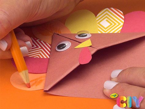 Turkey Bookmark Craft, Free Thanksgiving Coloring Pages, Diy Turkey, Diy Bookmark, Hanging Craft Ideas, Thanksgiving Activities For Kids, Hanging Craft, Bookmark Craft, Paper Wall Hanging