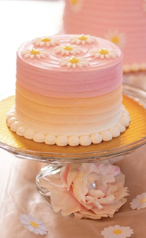 Groovy Birthday Smash Cake, 1st Birthday Meal Ideas, Flower Birthday Cake Ideas, Summer Birthday Cakes Girl, Simple Cakes Birthday, Groovy Birthday Party Cake, Flower Smash Cake, Sunrise Cake Design, Pink And Yellow Birthday