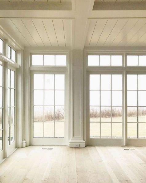 The Window Buying Guide - Jenna Sue Design Blog Modern Farmhouse Sunroom, Farmhouse Sunroom, Sunroom Decorating, Sunroom Designs, Design Blogs, Wooden Floors, Room Additions, Empty Room, Design Del Prodotto