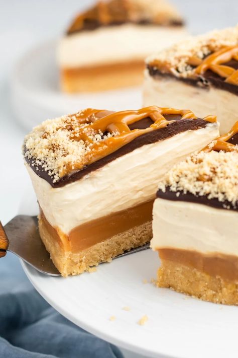 Millionaire's Cheesecake | Millionaires Shortbread | Cheesecake Recipe | Caramel Cheesecake Recipe Ginger Cheesecake Recipe, Shortbread Cheesecake, Millionaires Cheesecake, Scottish Scran, Caramel Cheesecake Recipes, Millionaires Shortbread, Millionaire's Shortbread, Magic Custard Cake, Millionaire Shortbread