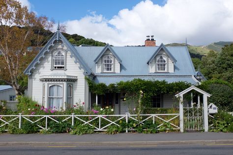 Beach House New Zealand, Houses New Zealand, House In New Zealand, New Zealand Modern House, New Zealand Houses Exterior, New Zealand Cottage, Nz House, New Zealand Homes Exterior, New Zealand Home