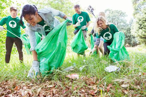 Environmentalist volunteers picking up trash in field Philippine Culture Poster, Vacation Images, Community Service Projects, Environmental Research, Pick Up Trash, Up Pictures, Ozone Layer, Areas Verdes, Human Poses Reference