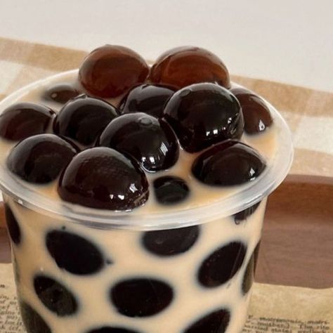 michael | edible nostalgia on Instagram: "let’s make those viral big boba drinks 🧋 well it’s actually jelly and you can use a round ice tray to make them! grass jelly recipe 90g grass jelly powder (linked under drink ingredients) 3 1/2 tbsp sugar (adjust to desire) 4 cups of water 2 round silicone ice trays Instructions 1. Bring 3 cups of water to a boil in a pot 2. Mix 1 cup water, grass jelly powder, and sugar in a small bowl 3. Once water boils, slowly pour in the mixture and keep mixing s Boba Jelly, Jelly Boba, Drink Ingredients, Mango Jelly, Grass Jelly, Jelly Recipe, Silicone Ice Trays, Boba Drink, Round Ice