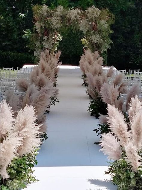 Summer Wedding Fireplace Decor, Rustic Aisle Decorations Wedding, Rustic Aisle Decor, Aisle Decorations Wedding Outdoor, Pampas Wedding Decor, I Want Flowers, Aisle Decorations Wedding, Wedding With Pampas, Outdoor Wedding Aisle