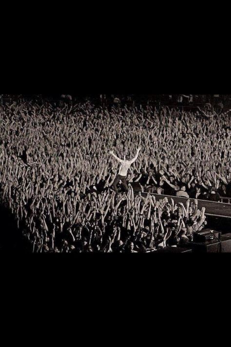 Never let me down........ Rock Concert Aesthetic, Depeche Mode Black Celebration, Depeche Mode Live, Alan Wilder, Never Let Me Down, Martin Gore, Enjoy The Silence, Concert Aesthetic, Dave Gahan