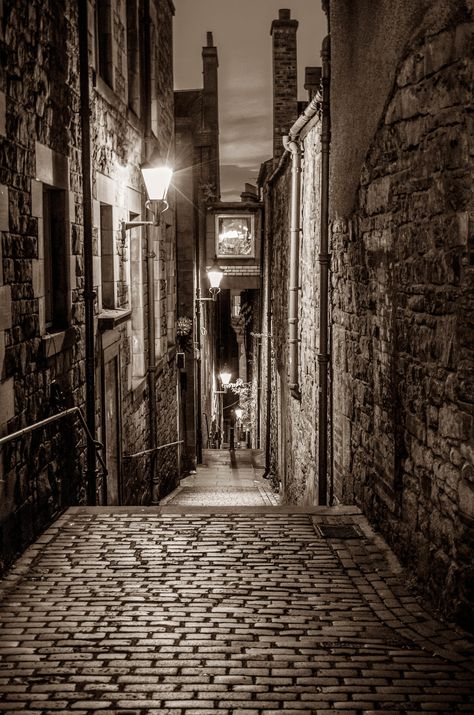 Victorian London Aesthetic, Alley Aesthetic, 1800 Aesthetic, London 1800, 1800s Aesthetic, Victorian Street, Historical London, 19th Century London, Aesthetic Europe