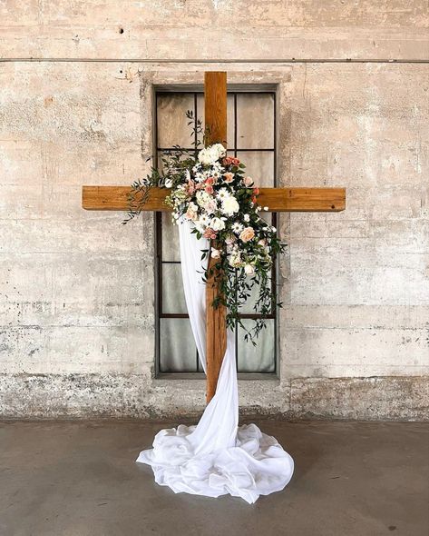 Cloth Draping, Godly Wedding, Ceremony Cross, Christ Centered Wedding, خواتم خطوبة, Western Themed Wedding, Shabby Chic Easter, Church Wedding Decorations, Dream Wedding Decorations