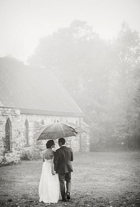 Rain Wedding Photos, Rain On Wedding Day, Wet Wedding, Rainy Wedding Photos, Photography Rain, Rain Wedding, Fall Wedding Diy, Rain Photo, Stunning Wedding Venues