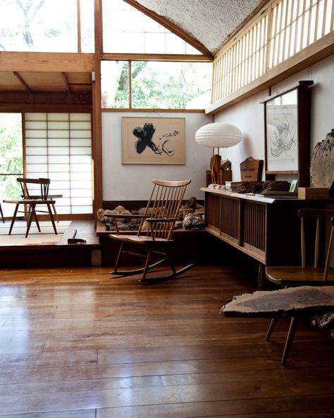 Japanese Interiors, Bedroom Minimalist, Wooden Floors, Japanese Interior, Japan Design, Japanese House, A Living Room, Japanese Design, Large Windows