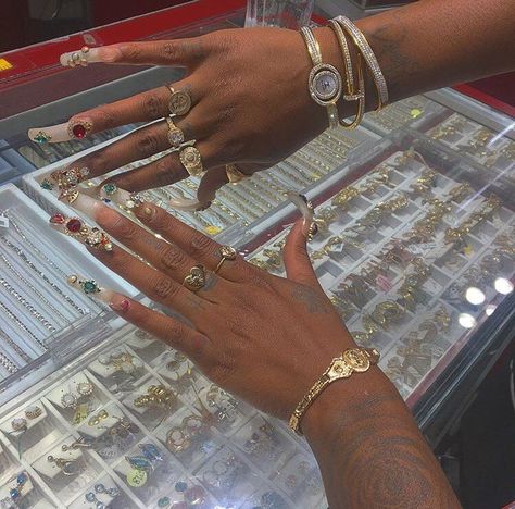 Heav Thee Homegirl on Twitter: "Growing up in the hood, getting your first 14k piece as a little girl (especially one with your name on it) was a rite of passage.   I admired the older women with the super long acrylics and cluster rings on every finger. It was a sign of wisdom to me. Something to aspire to.… https://t.co/t08DWbjOy7" Gold Reserve, Rings And Bracelets, Nail Jewelry, Dope Jewelry, Hand Tattoo, Mode Inspo, Long Acrylic Nails, Girly Jewelry, Black Culture